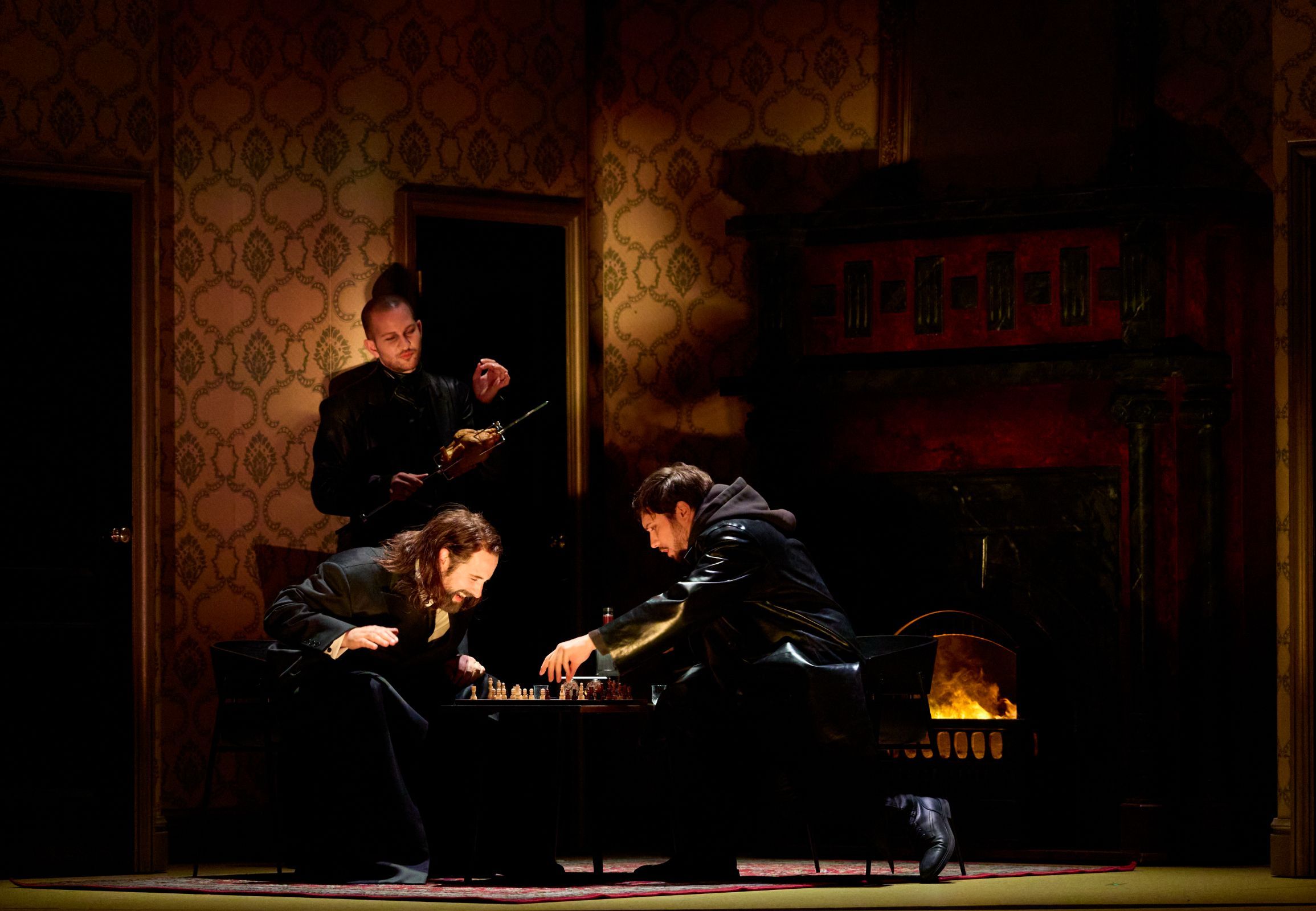 Étienne Dupuis (Henri Ashton), Léo Vermot-Desroches (Edgar Ravenswood), Yoann Le Lan (Gilbert) © Herwig Prammer