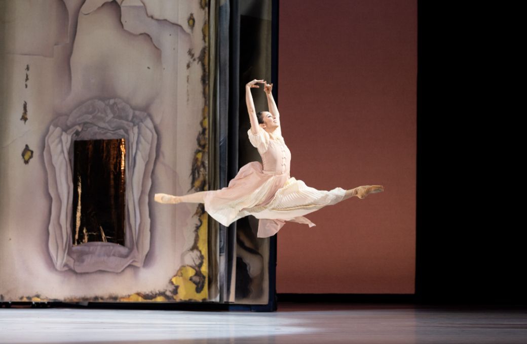 Thays Golz of Philadelphia Ballet in <i>Romeo and Juliet</i> by Juliano Nunes &copy; Alexander Iziliaev