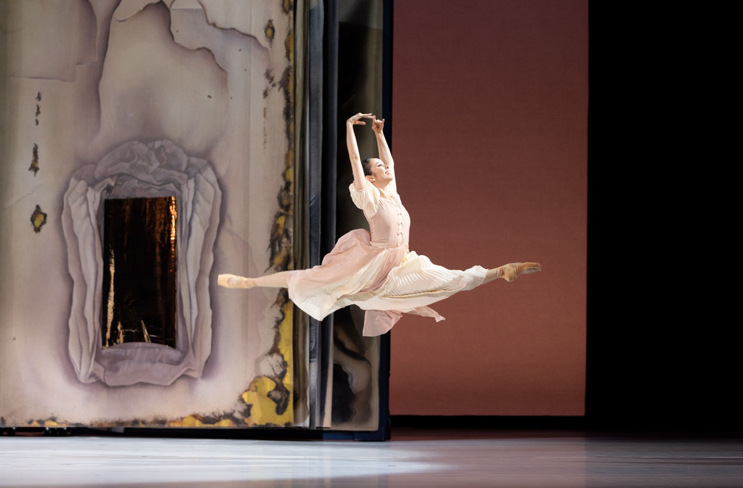 Thays Golz of Philadelphia Ballet in <i>Romeo and Juliet</i> by Juliano Nunes &copy; Alexander Iziliaev