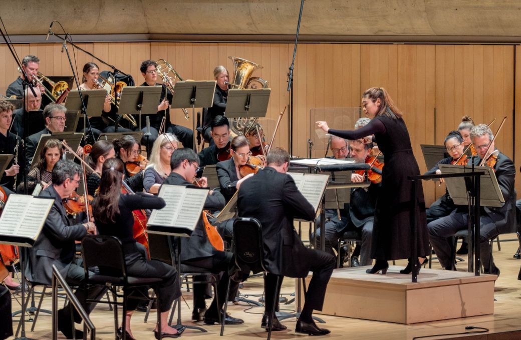 Elim Chan conducts the Toronto Symphony Orchestra &copy; Jae Yang, courtesy of the Toronto Symphony