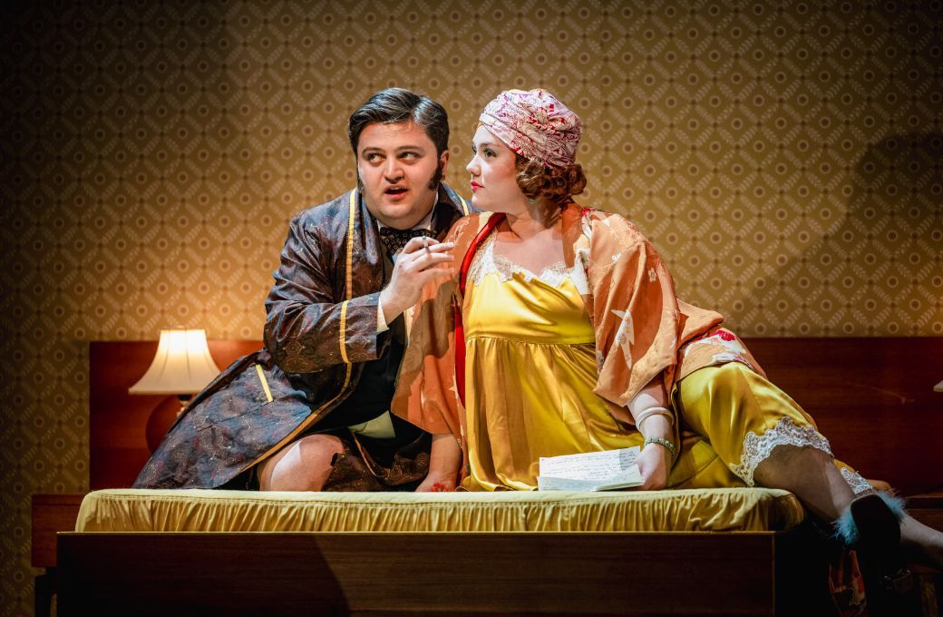 Giorgi Guliashvili (Leslie) and Hannah Edmunds (Margery) © RBO | Mark Senior