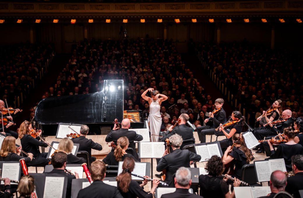 Yuja Wang directs the Mahler Chamber Orchestra © Chris Lee