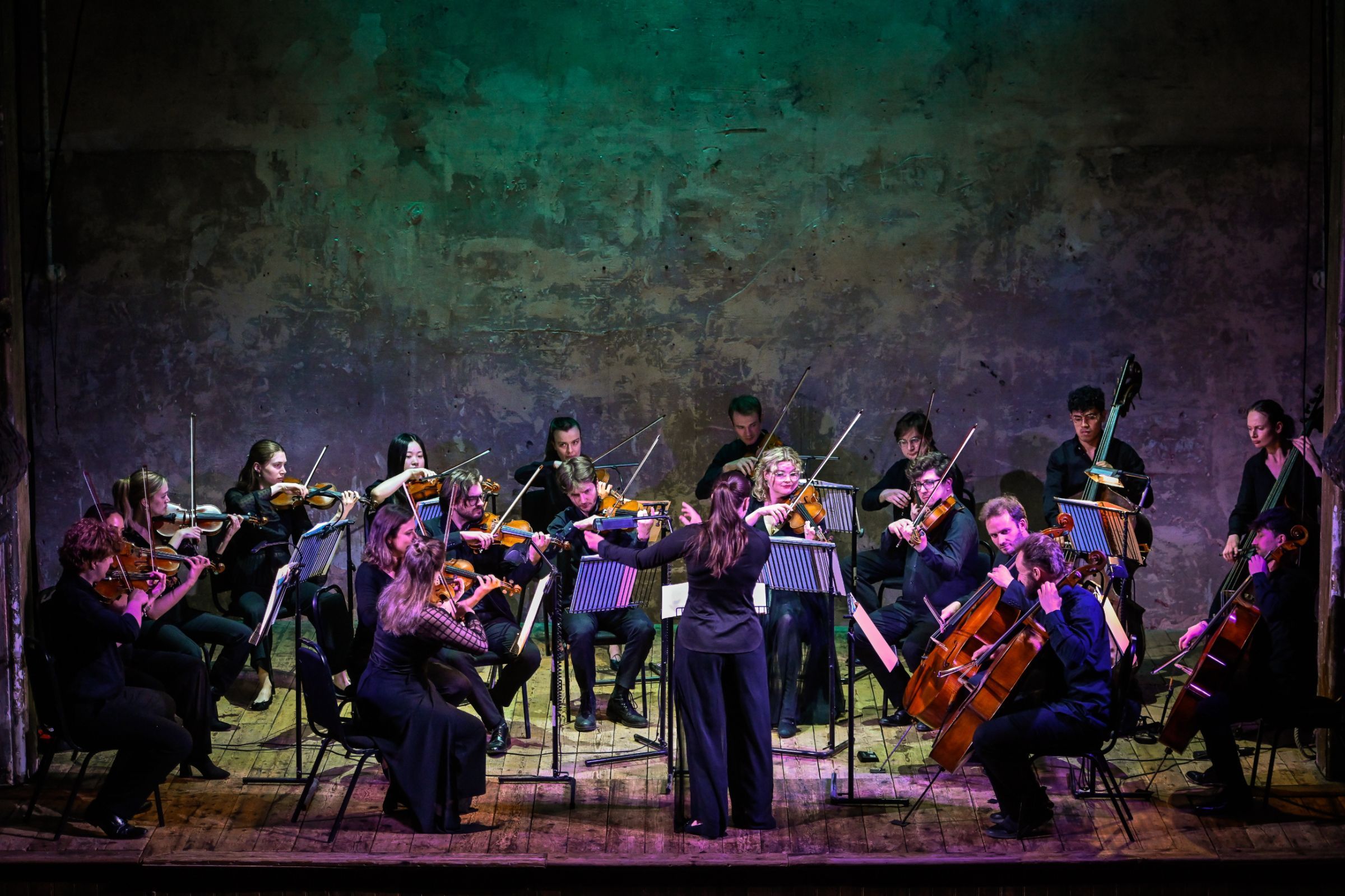 Tess Jackson conducts Chromatica Orchestra © Monika Jakubowska