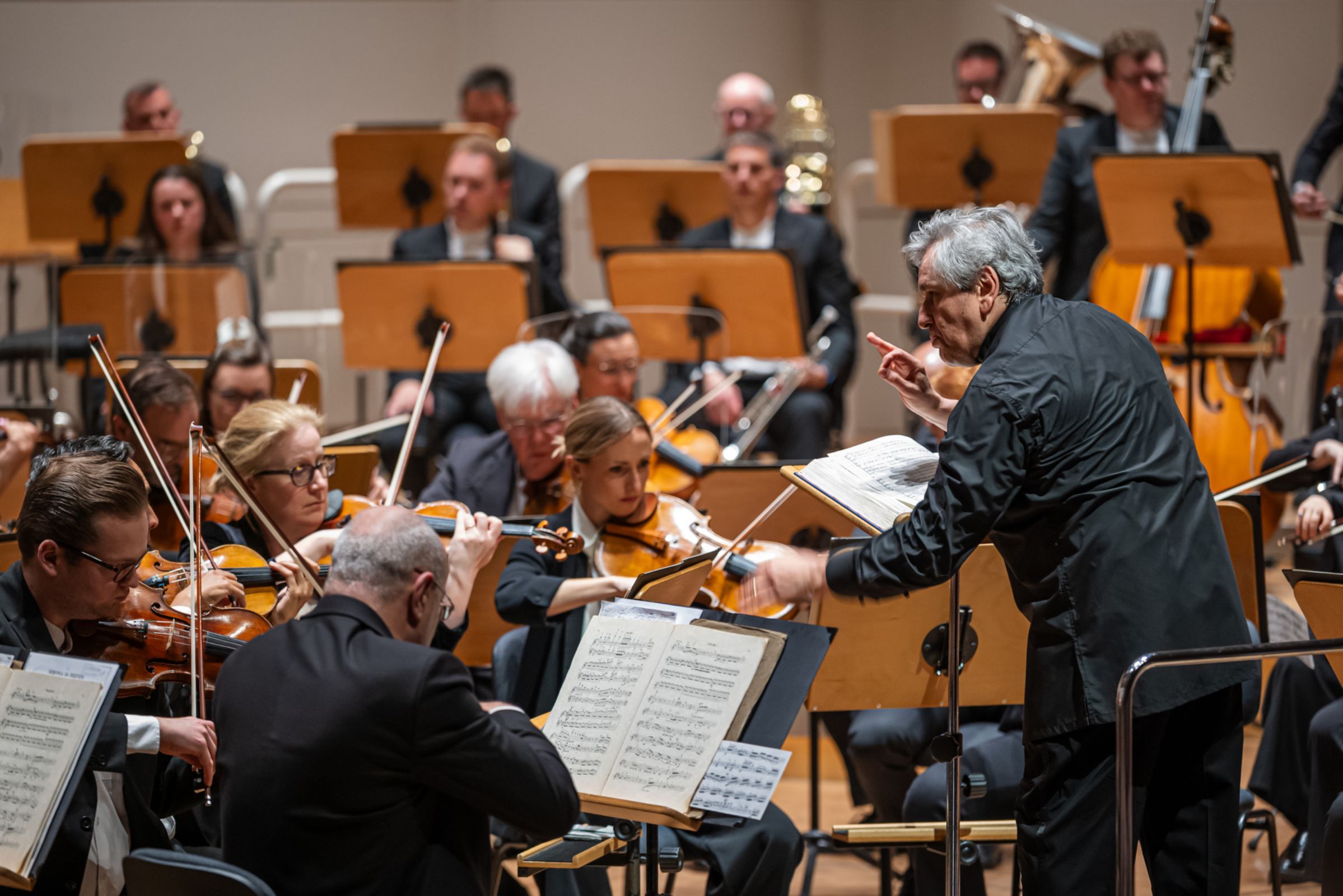 Sir Antonio Pappano conducts the London Symphony Orchestra &copy; Oliver Hitzegrad