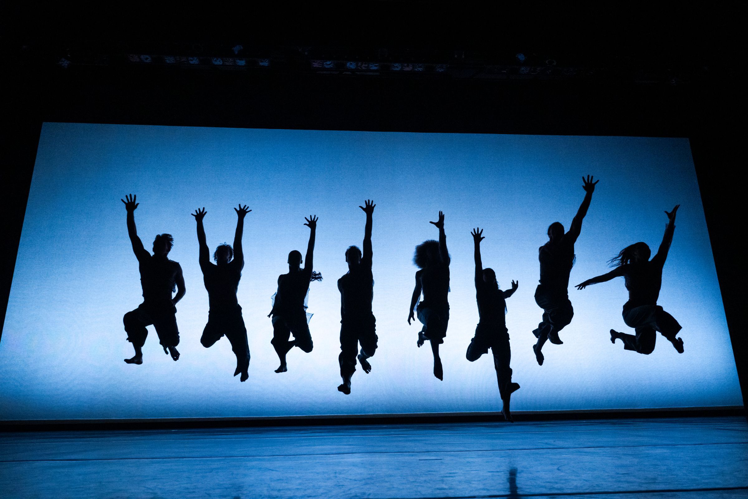 Parson Dance in Mayte Natalio’s <i>Do Not Go Gentle</i> © Paula Lobo