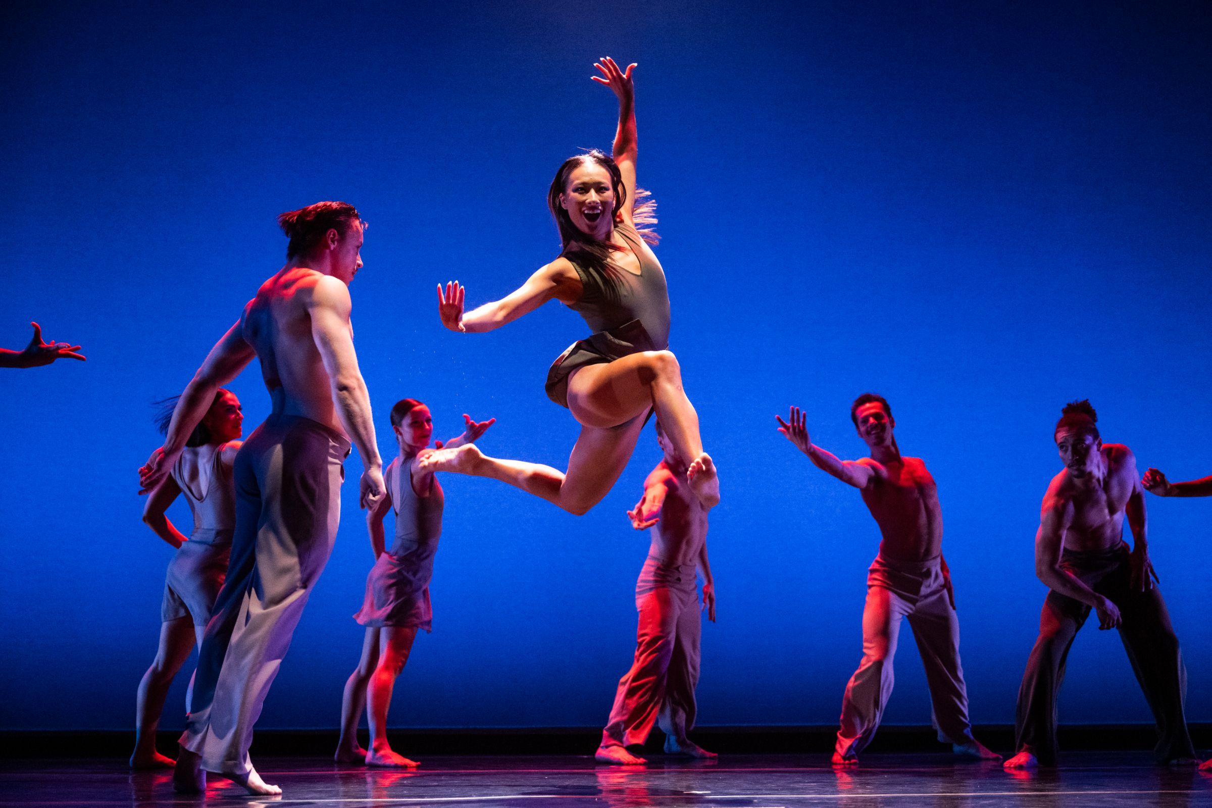 Joanne Hwang and Parsons Dance in David Parsons’ <i>Nascimento Novo</i> © Paula Lobo