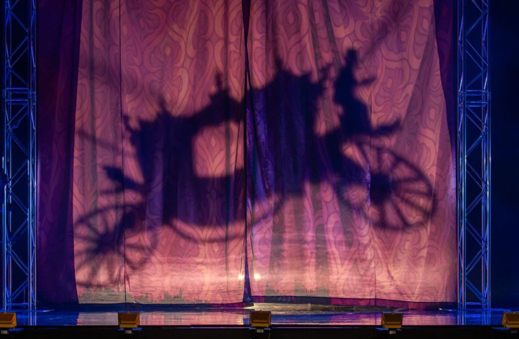 <i>La Cenerentola</i> &copy; Andrew Beveridge