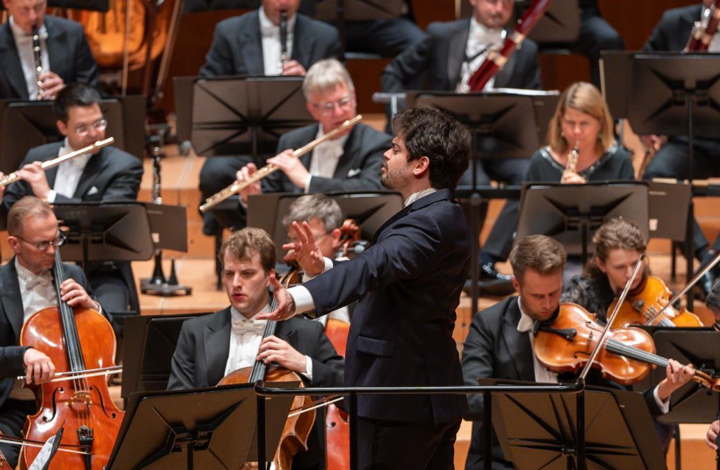 Lahav Shani conducts the Munich Philharmonic &copy; Vincero | Won Hee Lee