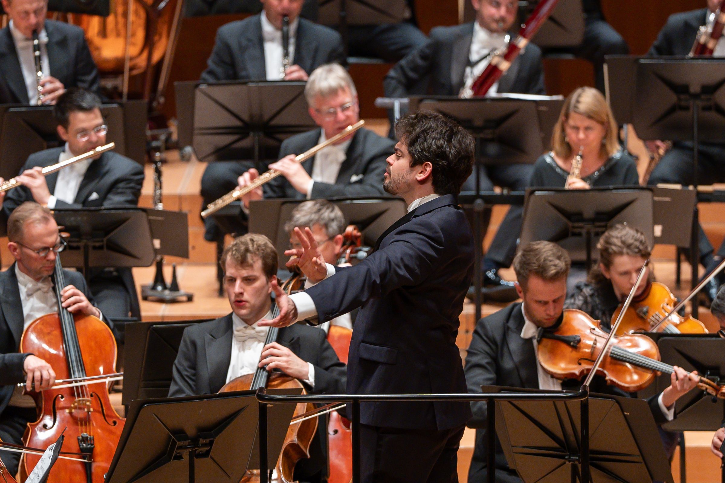 Lahav Shani conducts the Munich Philharmonic &copy; Vincero | Won Hee Lee