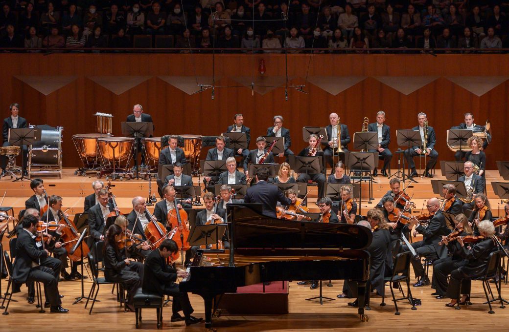 Seong-Jin Cho, Lahav Shani and the Munich Philharmonic &copy; Vincero | Won Hee Lee