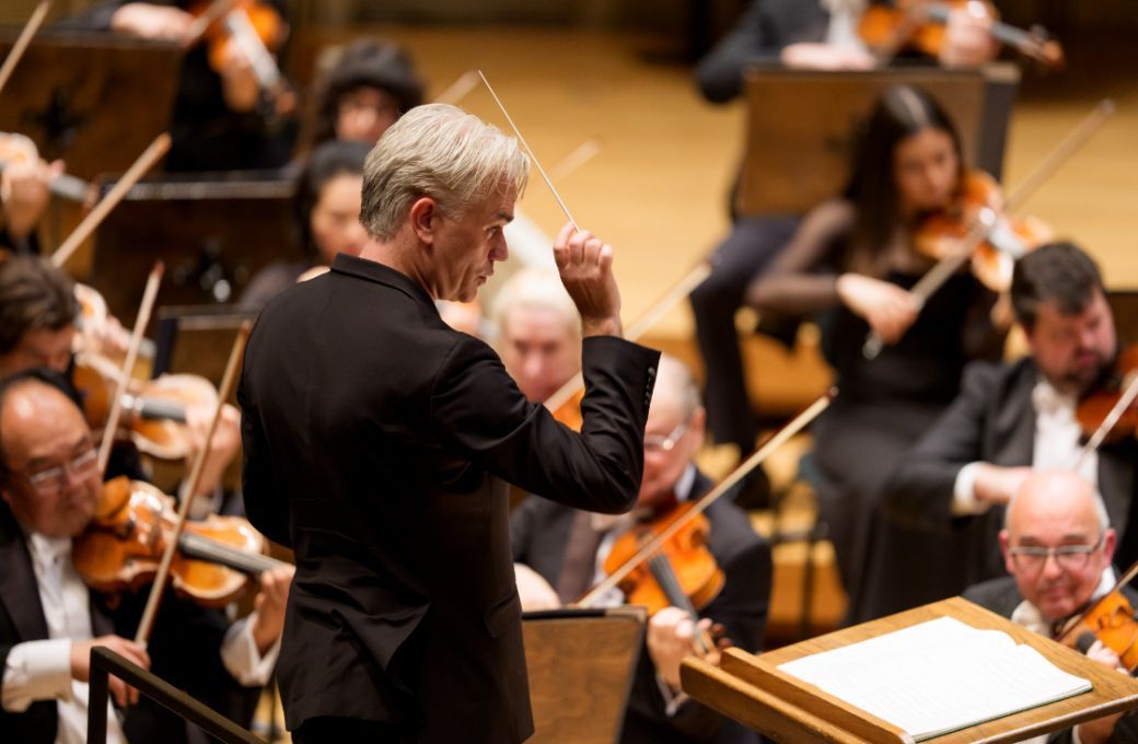 Edward Gardner conducts the Chicago Symphony Orchestra &copy; Todd Rosenberg Photography