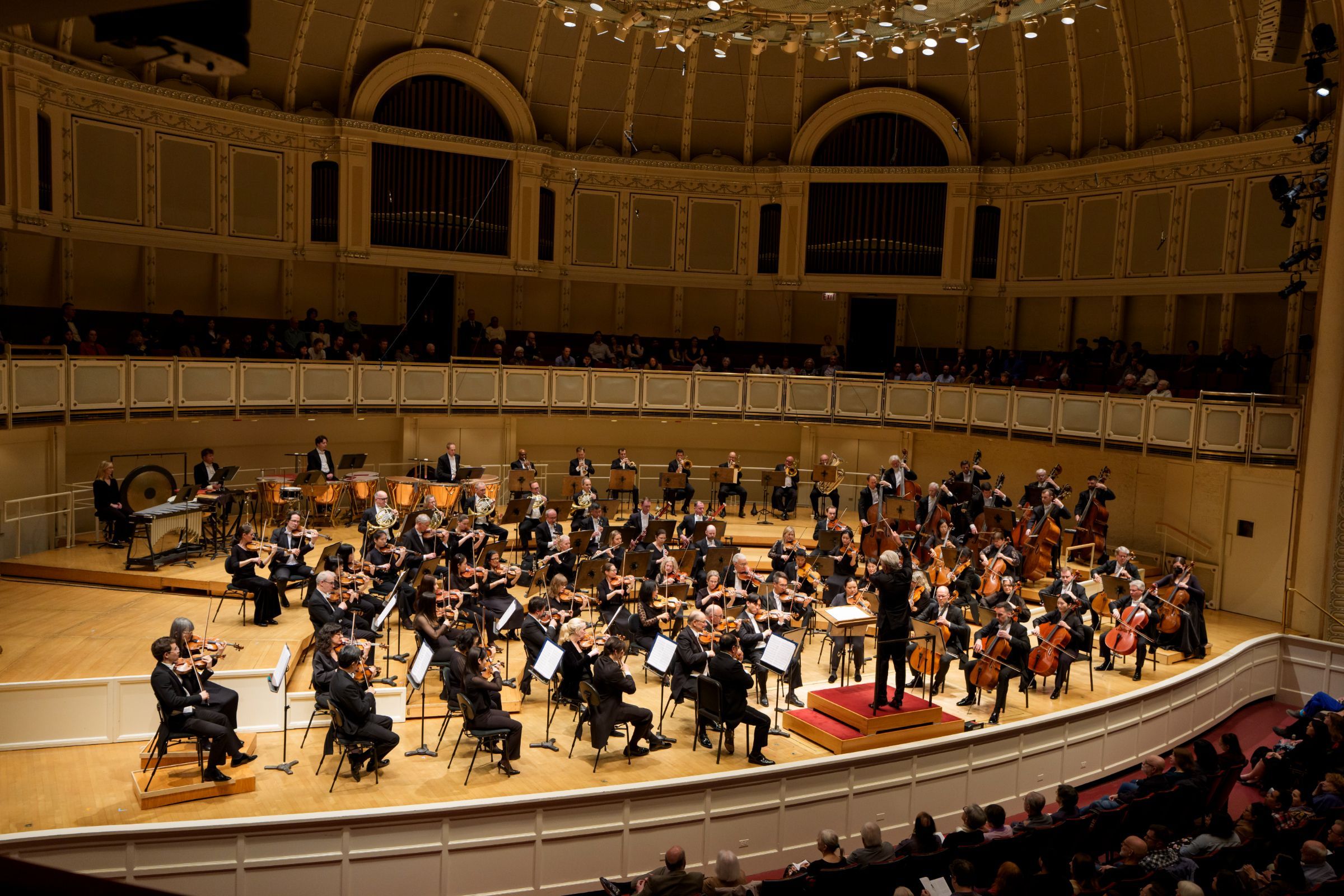 Edward Gardner conducts the Chicago Symphony Orchestra &copy; Todd Rosenberg Photography
