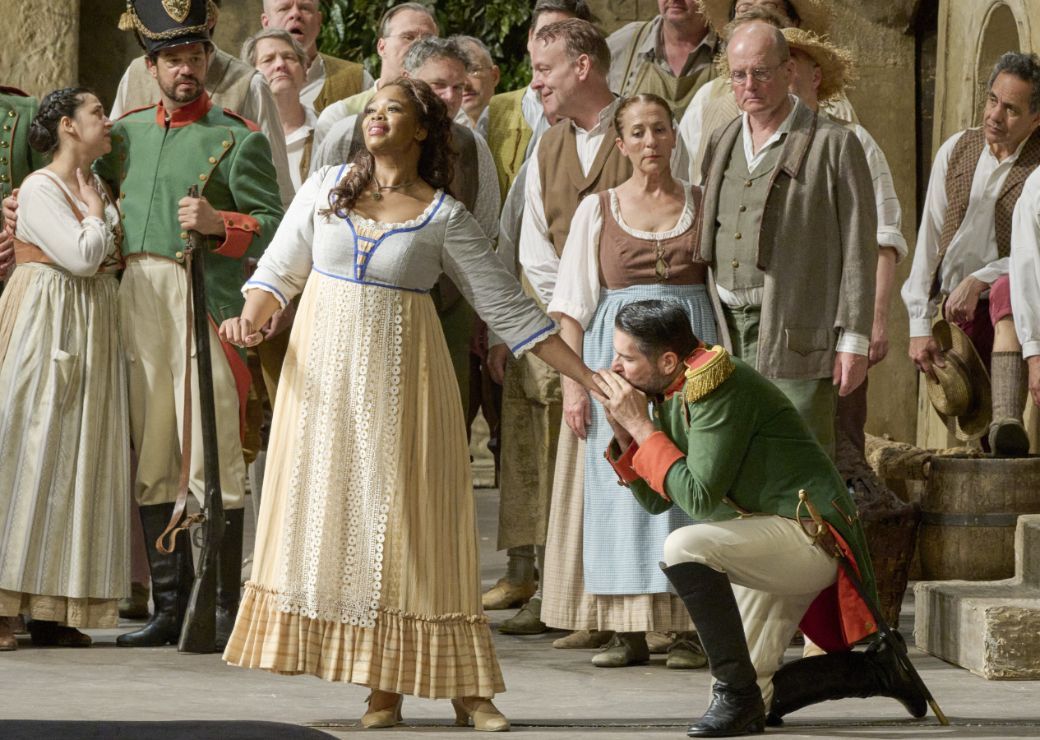 Pretty Yende (Adina) und Clemens Unterreiner (Belcore) &copy; Wiener Staatsoper | Michael P&ouml;hn