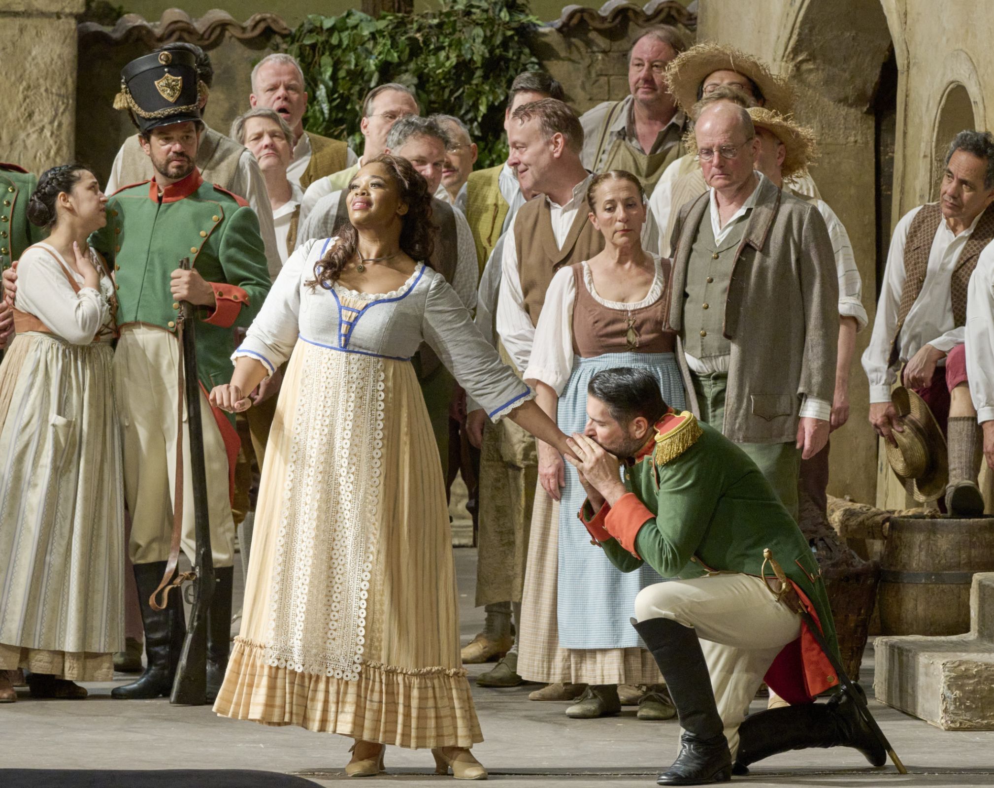 Pretty Yende (Adina) und Clemens Unterreiner (Belcore) &copy; Wiener Staatsoper | Michael Pöhn