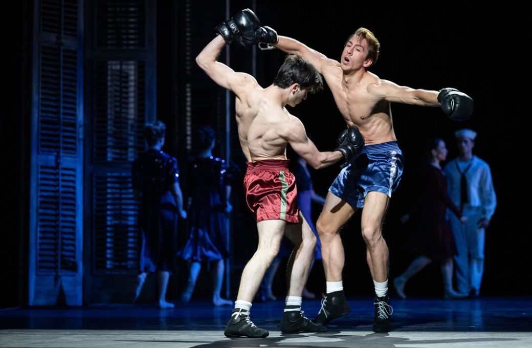Olgert Collaku (Stanley) and Nelson L&oacute;pez Garlo (Mitch) in <i>A Streetcar Named Desire</i> &copy; Ingo Schaefer