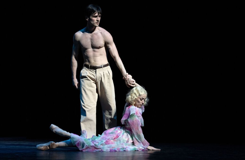 Olgert Collaku (Stanley) and Sophie Martin (Blanche) in <i>A Streetcar Named Desire</i> &copy; Ingo Schaefer