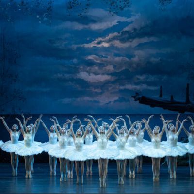 Swan Lake with the Ballet de Santiago