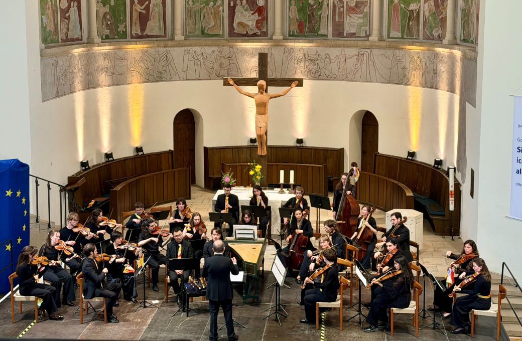 Christophe Rousset dirigiert das EUBO &copy; Lilian Unger