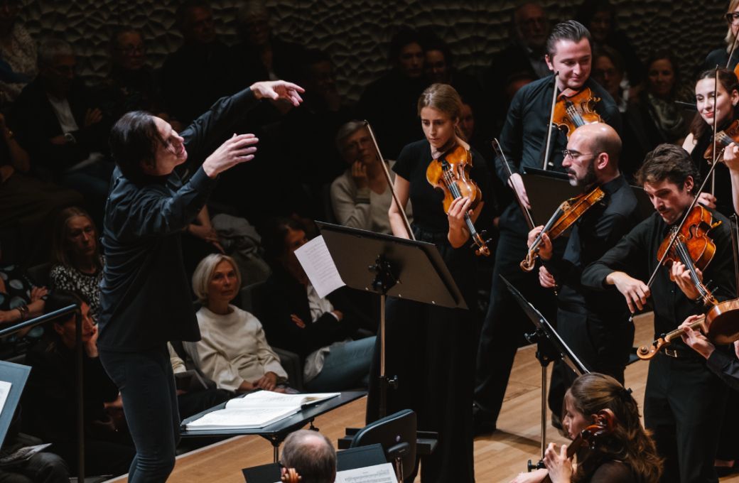 Teodor Currentzis conducts Utopia at the Elbphilharmonie &copy; Daniel Dittus