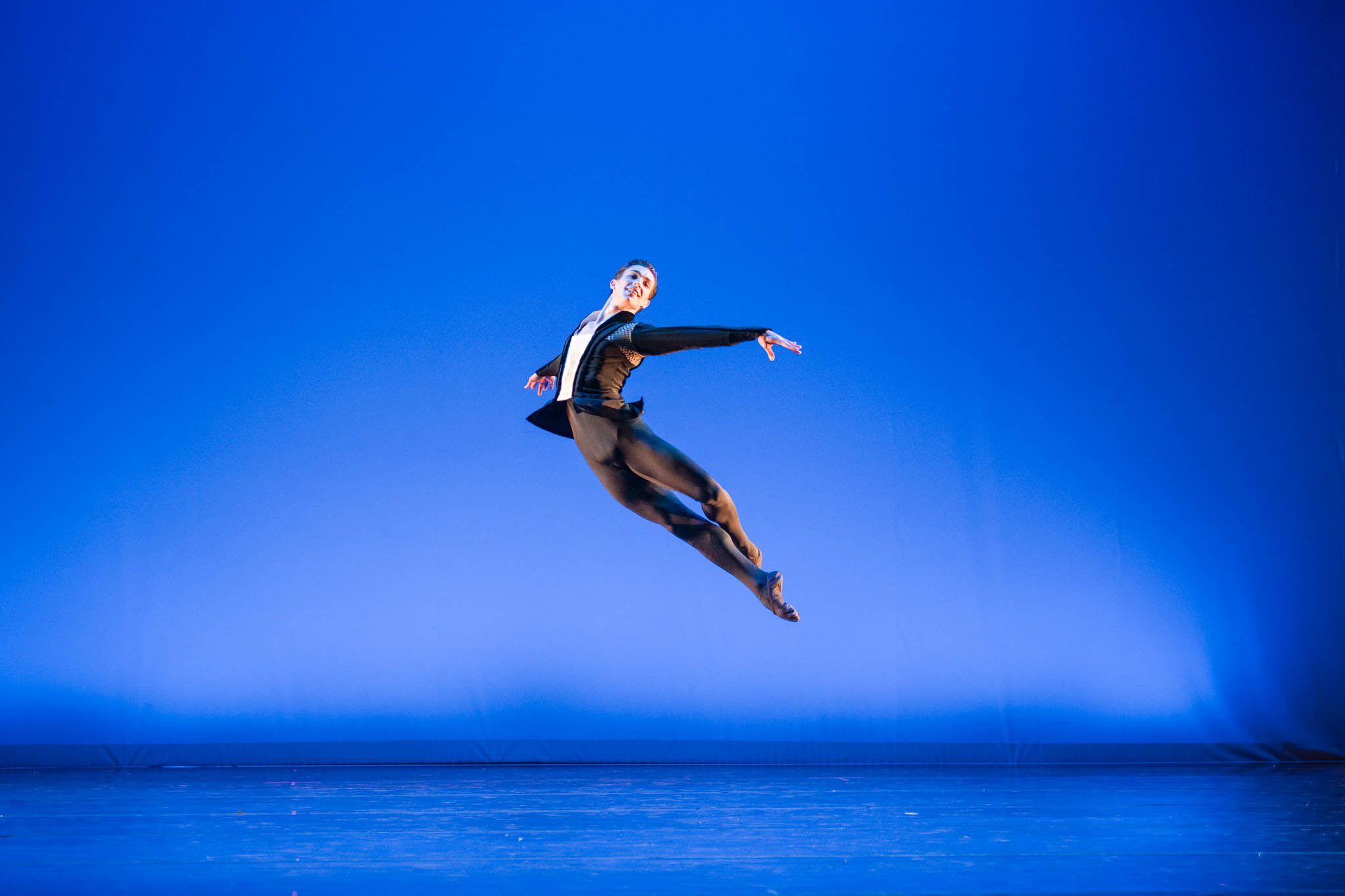Carlos De Miguel of Tulsa Ballet in Yuri Possokhov’s <i>Classical Symphony</i> © Kate Luber