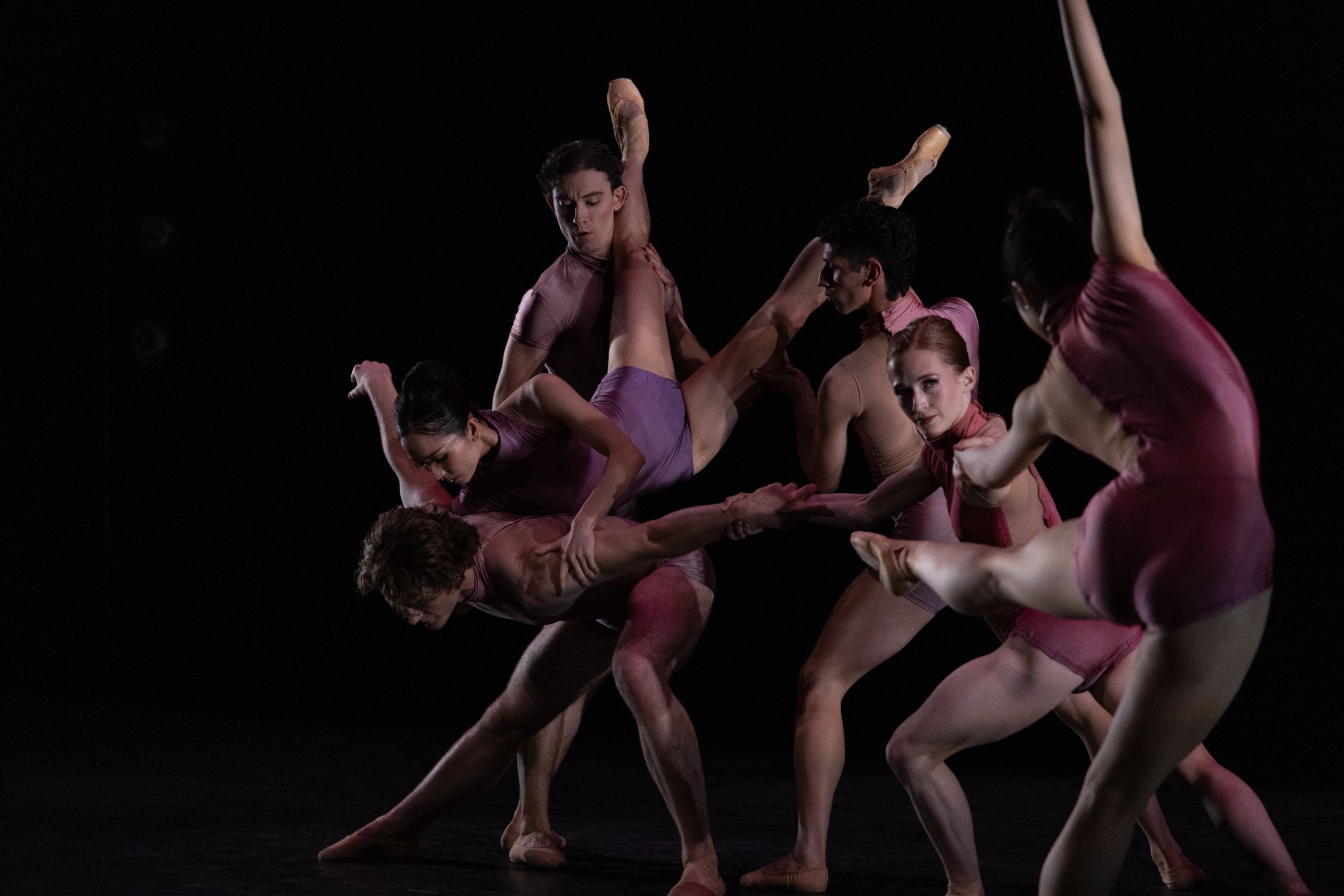 Tulsa Ballet in Nicolo Fonte’s <i>Divenire</i> © Jessie Kenney