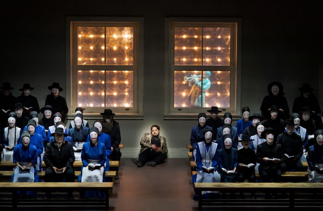 Luciano Ganci (Stiffelio) mit dem Arnold Schoenberg Chor © Werner Kmetitsch