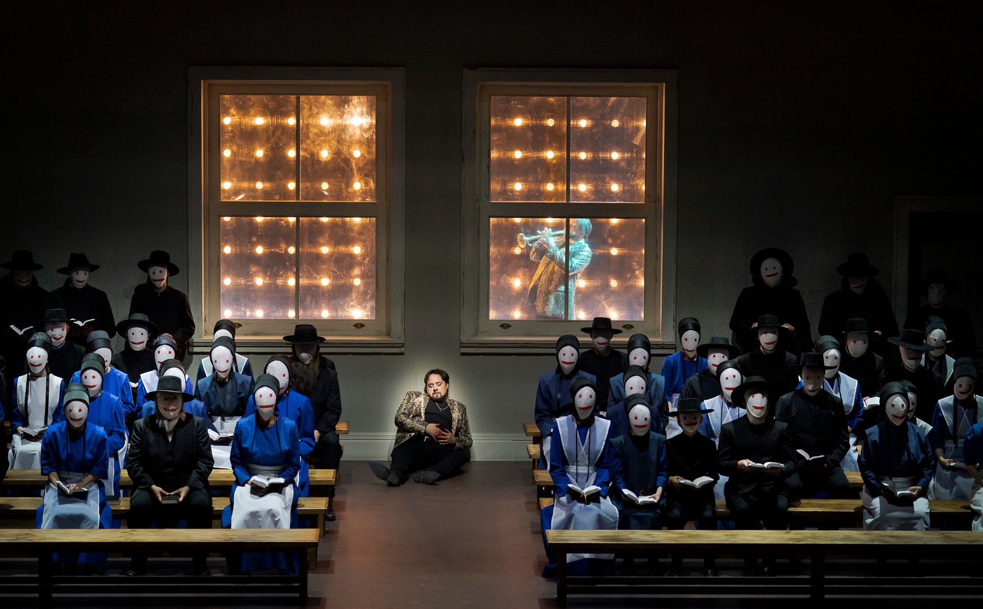 Luciano Ganci (Stiffelio) mit dem Arnold Schoenberg Chor © Werner Kmetitsch