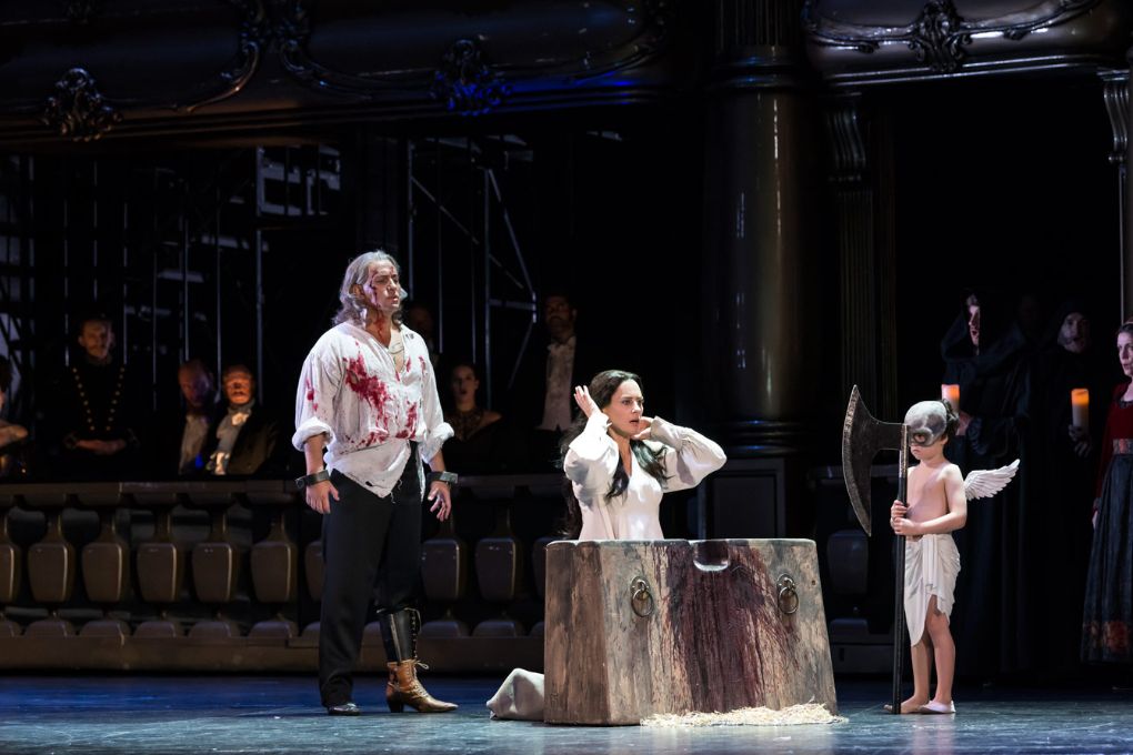 Erwin Schrott (Procida) and Malin Byström (Hélène) in <i>Les Vêpres siciliennes</i> © ROH | Bill Cooper