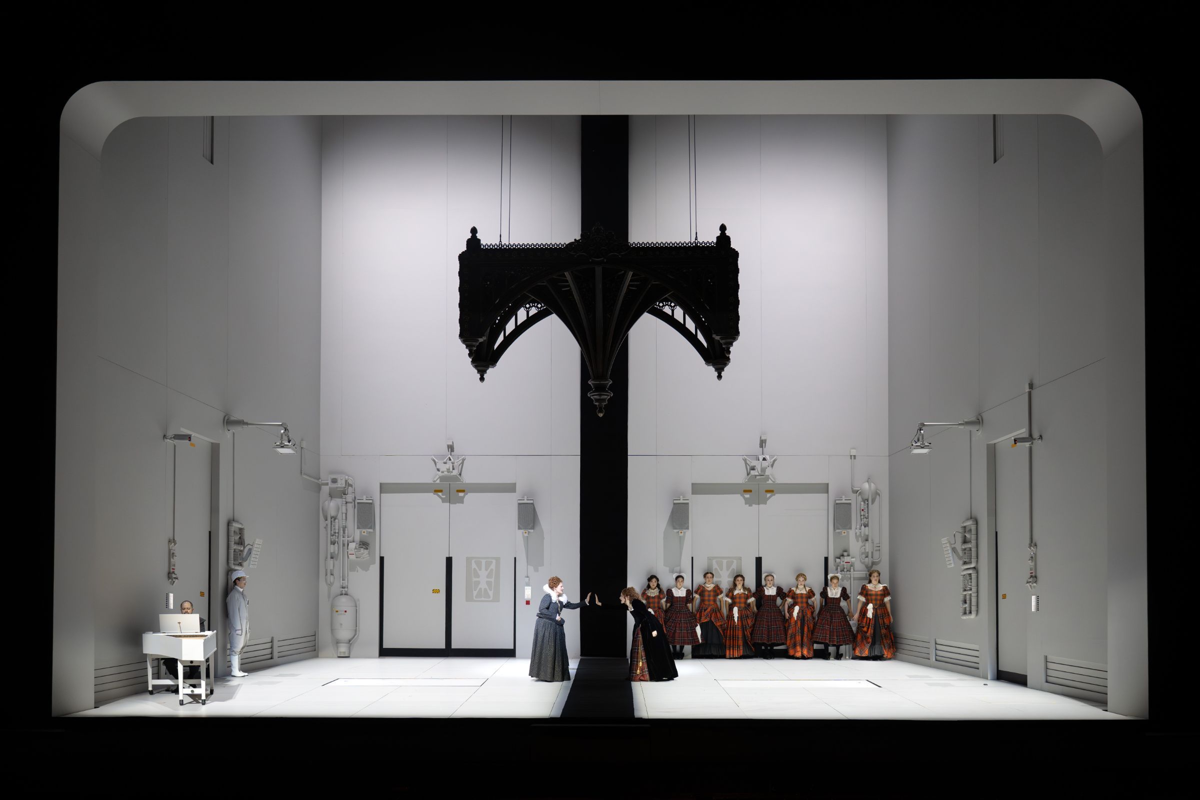 Mahan Esfahani am Cembalo, Johanni van Oostrum (Elizabeth) und Vera-Lotte Boecker (Mary) © Monika Rittershaus