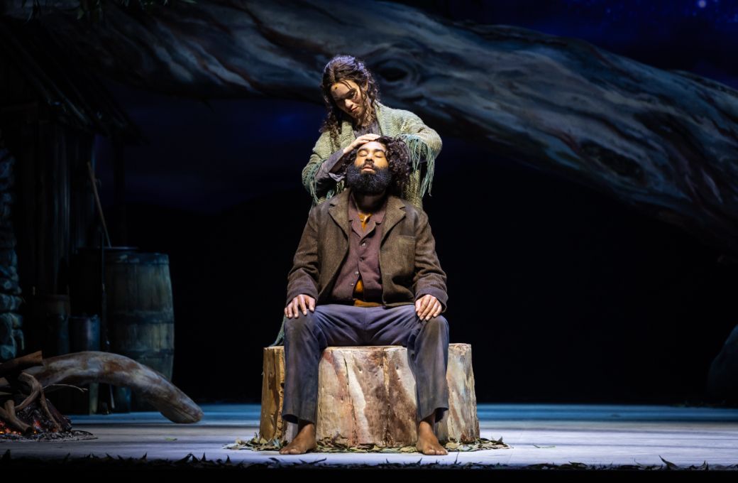 Nina Korbe (Molly) and Marcus Corowa (Yadaka) © David Kelly
