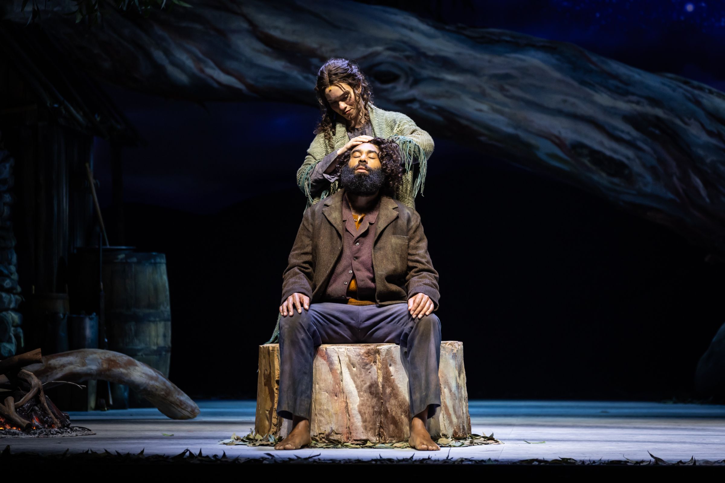 Nina Korbe (Molly) and Marcus Corowa (Yadaka) © David Kelly