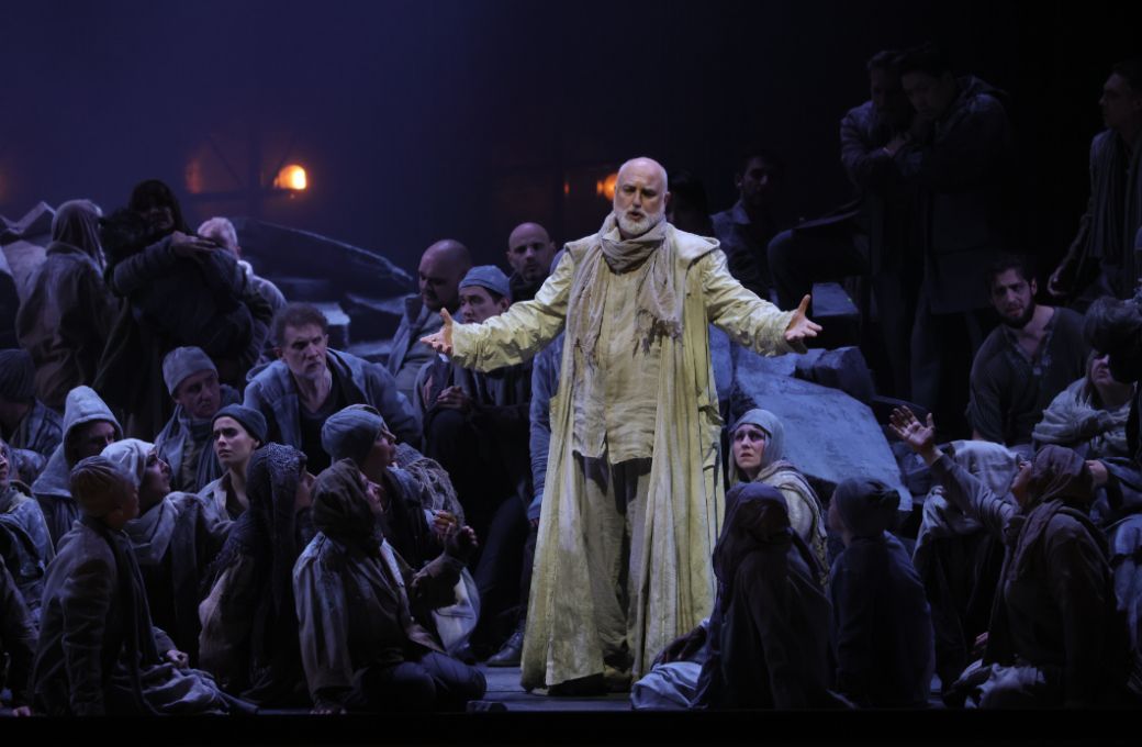 Michele Pertusi (Zaccaria) und Chor &copy; Brescia e Amisano | Teatro alla Scala