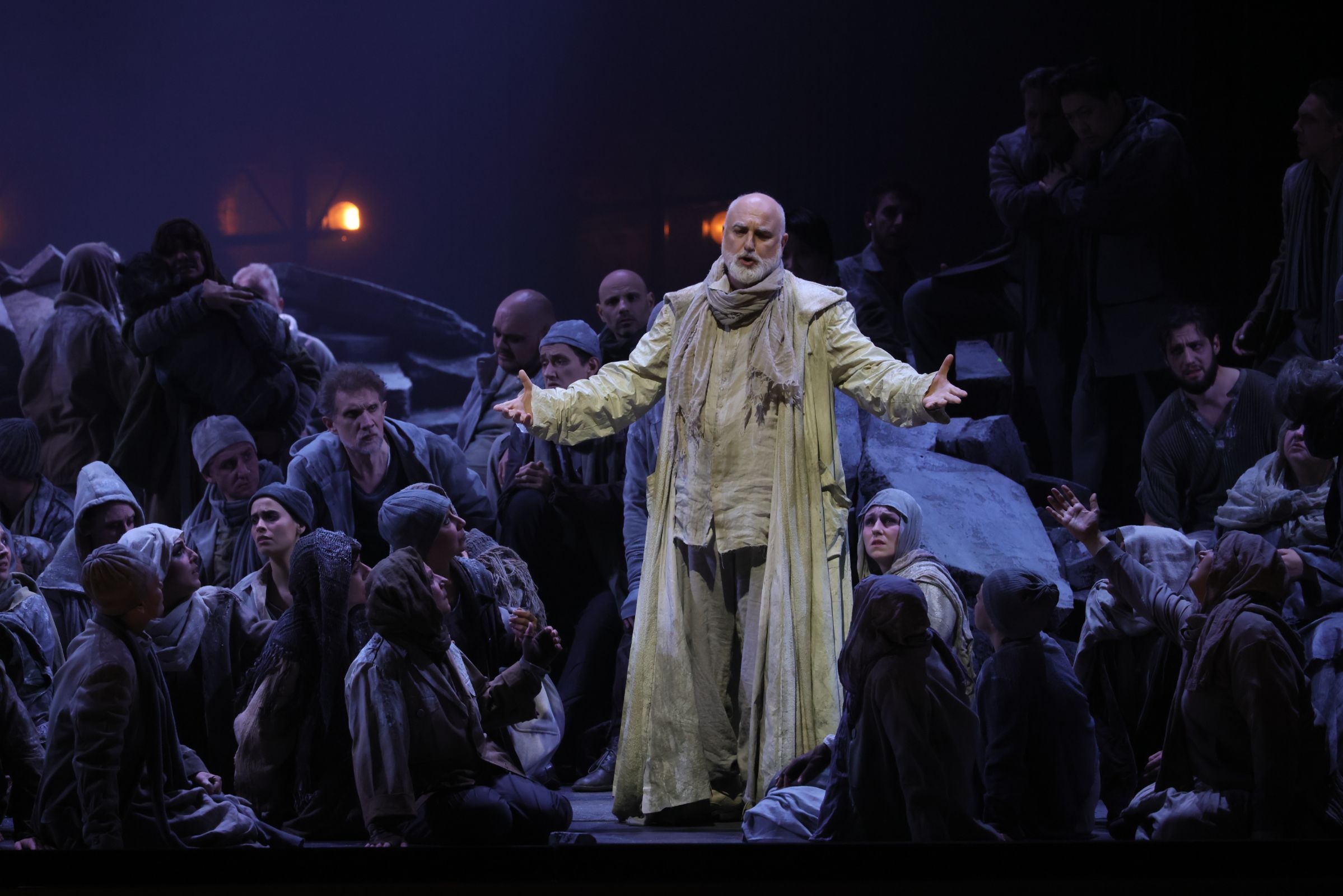 Michele Pertusi (Zaccaria) und Chor &copy; Brescia e Amisano | Teatro alla Scala