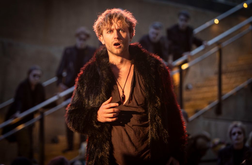 Hubert Zapi&oacute;r (Aeneas) &copy; Paul Marc Mitchell