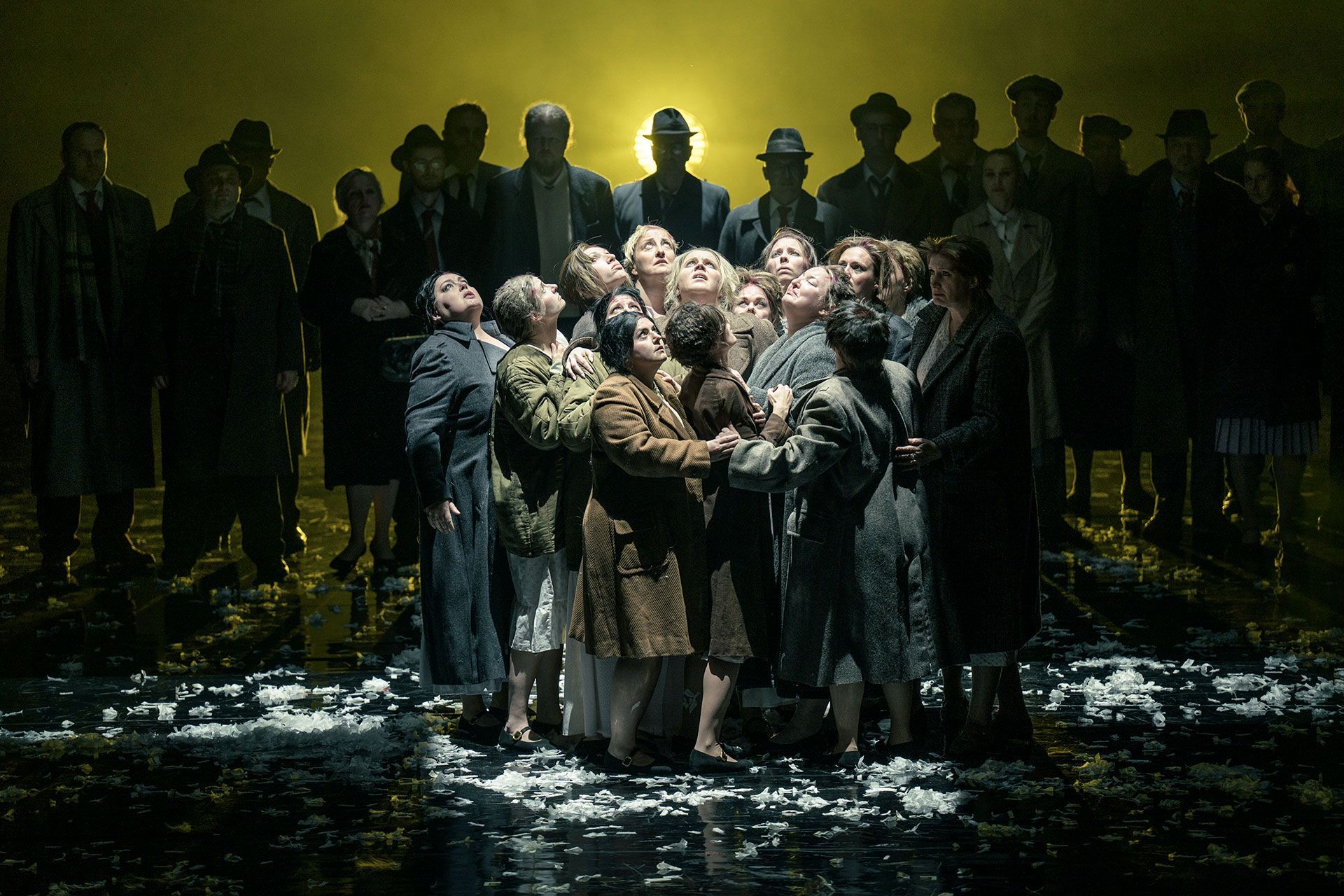 Tamara Morozová (Madame Lidoine) and the State Opera Chorus &copy; Petr Neubert