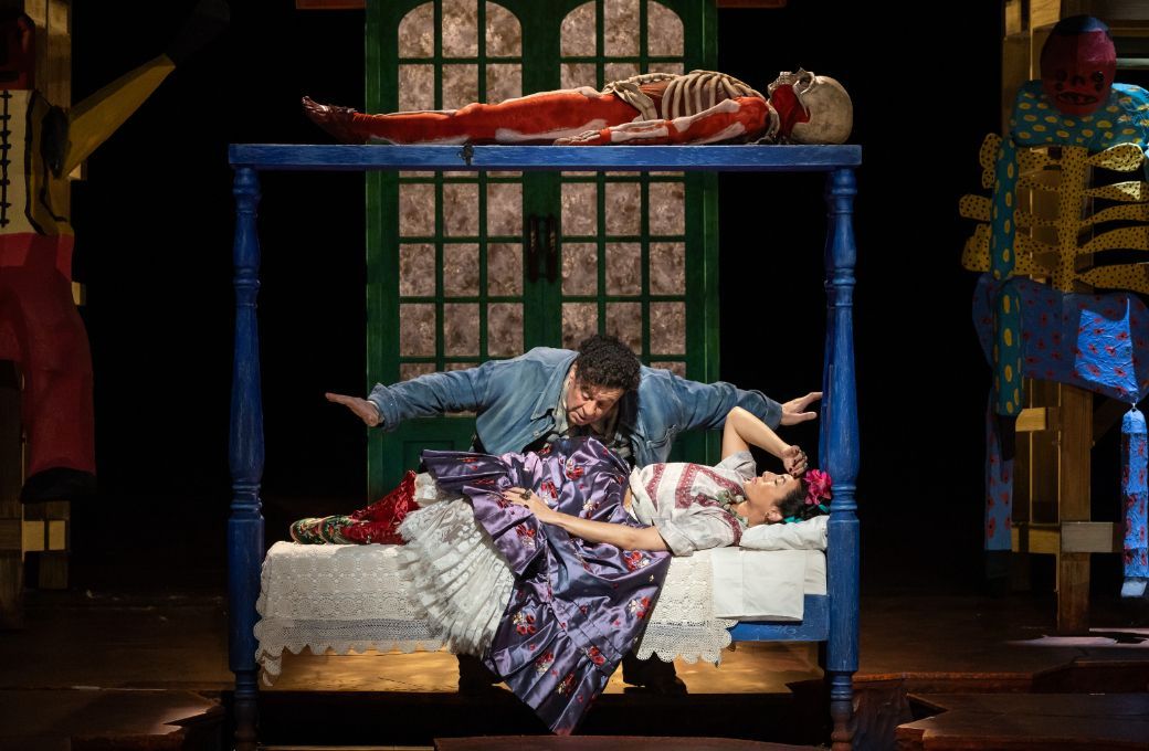 Carlos &Aacute;lvarez (Diego) and Isabel Leonard (Frida) &copy; Marty Sohl | Met Opera