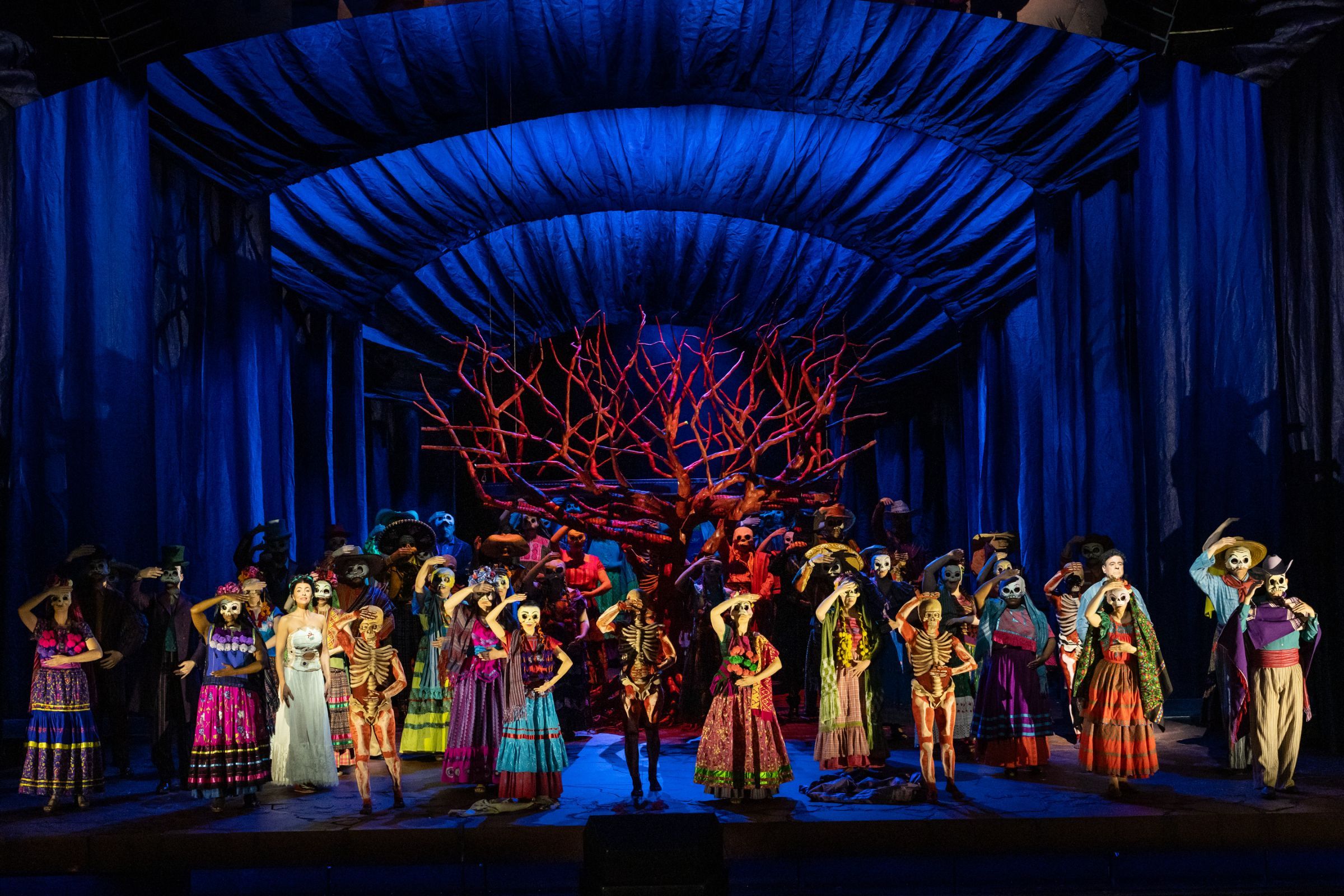 <i>El último sueño de Frida y Diego</i> &copy; Marty Sohl | Met Opera