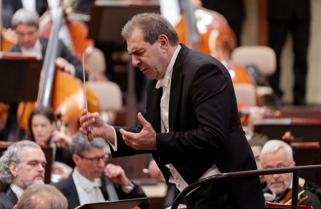 Daniele Gatti dirigiert die Sächsische Staatskapelle Dresden © Jörg Simanowski (markenfotografie)