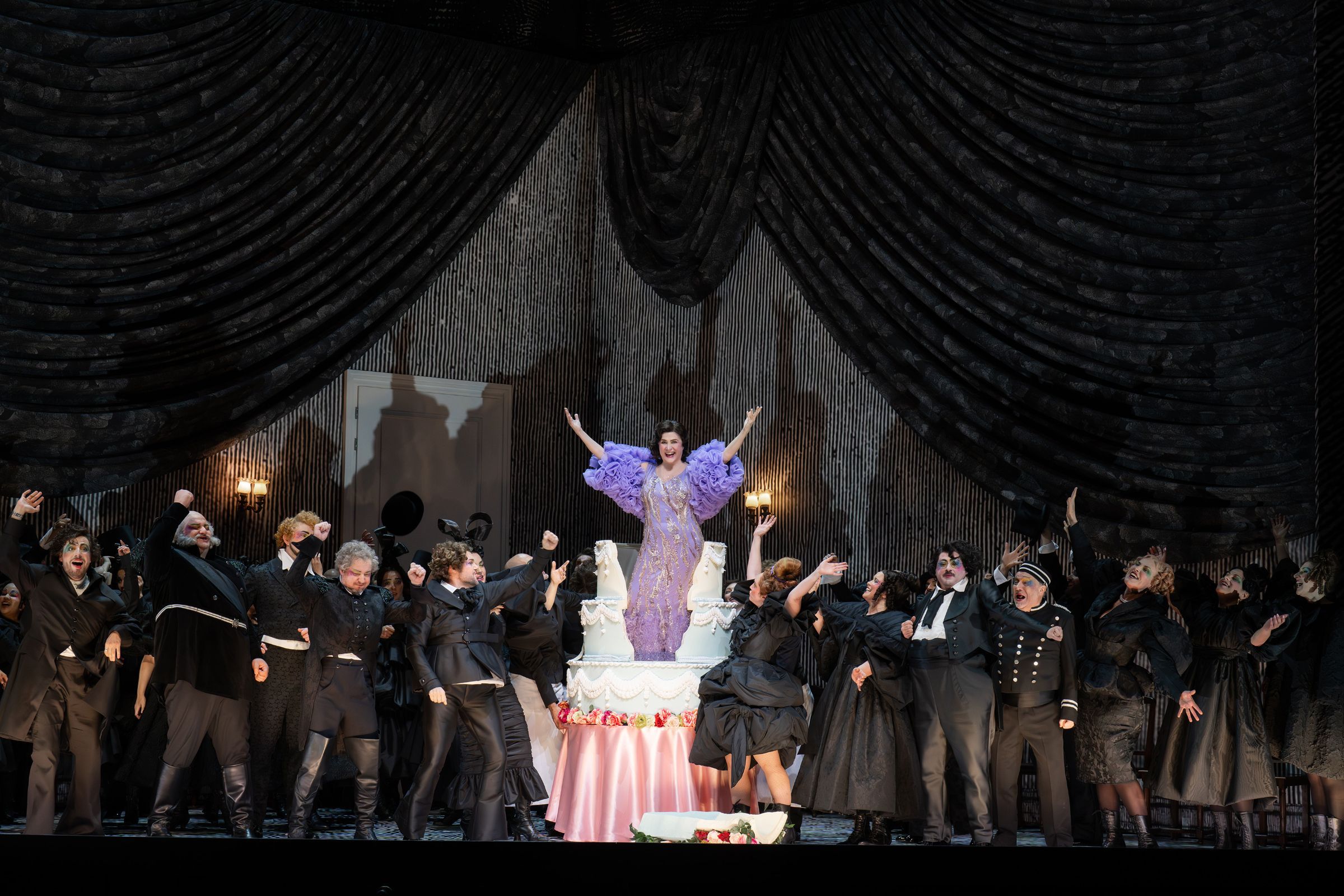 Cecilia Bartoli (Corinna) and ensemble &copy; SF | Monika Rittershaus
