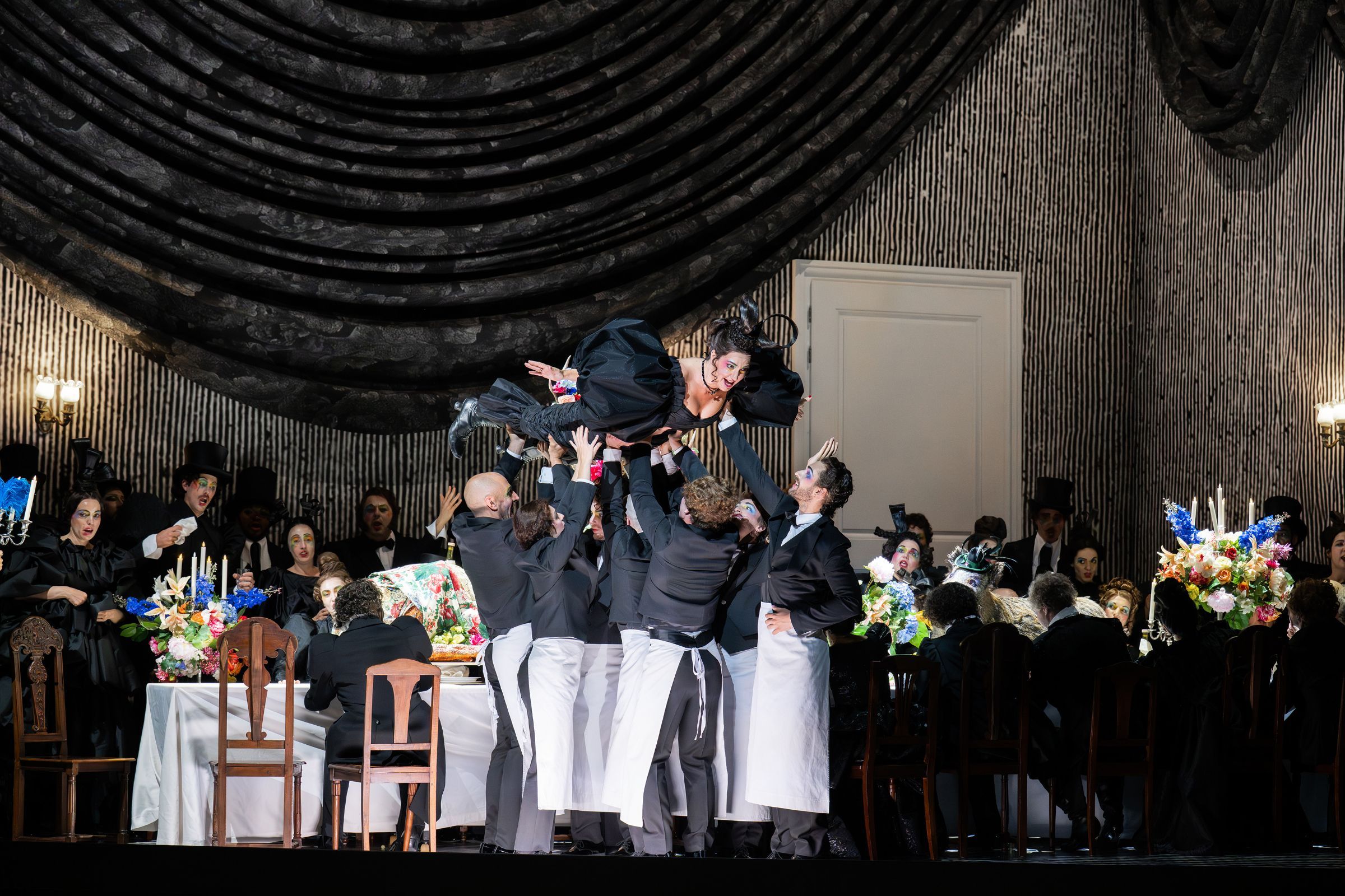 Marina Viotti (Marchesa Melibea) and ensemble &copy; SF | Monika Rittershaus