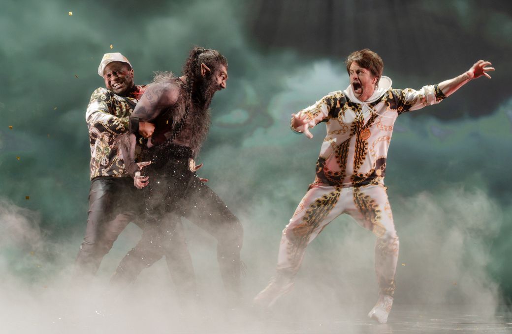 Kabelo Lebyana (Ludovic), Georges Khoukaz (La Bête) und Daniel Carison (Avenant) © Jan-Pieter Fuhr