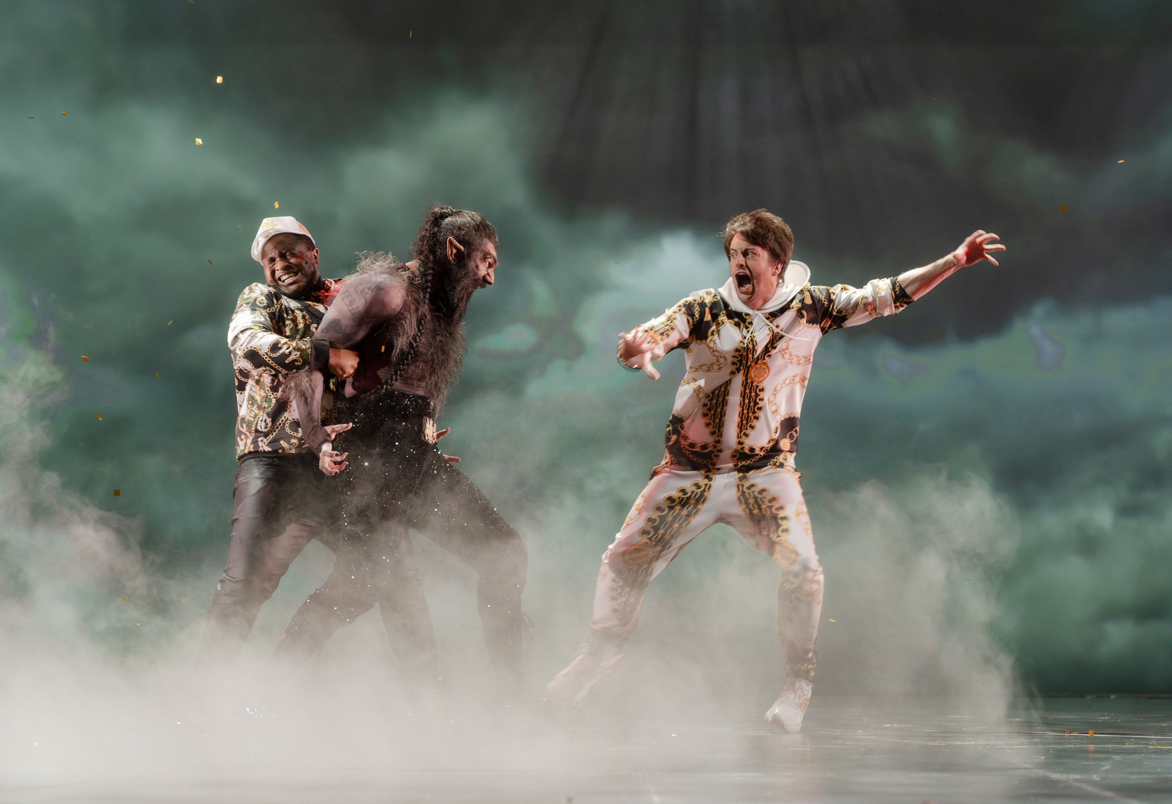 Kabelo Lebyana (Ludovic), Georges Khoukaz (La Bête) und Daniel Carison (Avenant) © Jan-Pieter Fuhr