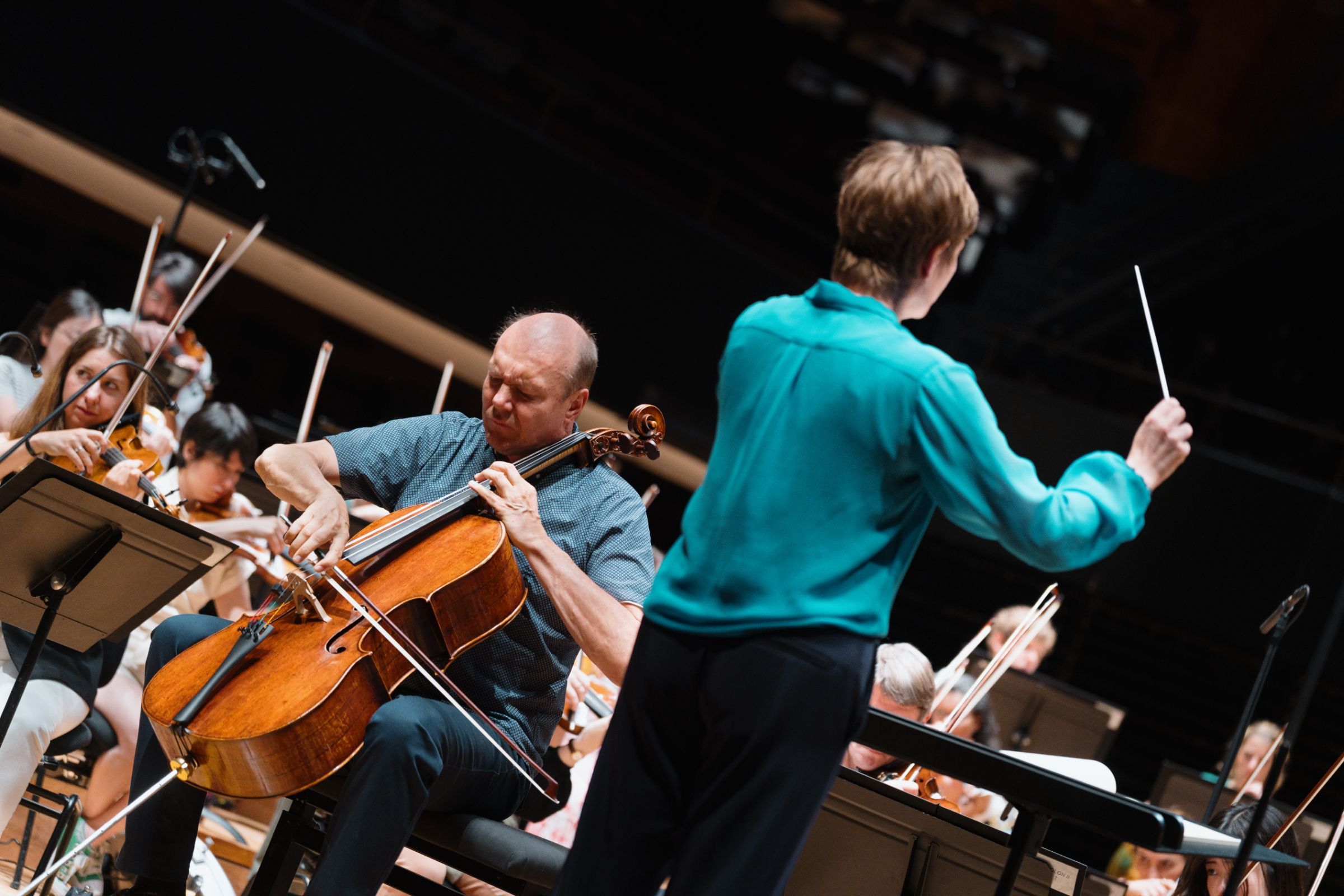 Truls Mørk en répétition avec Anja Bihlmaier et l'Orchestre de Paris &copy; Rémy El Sibaïe