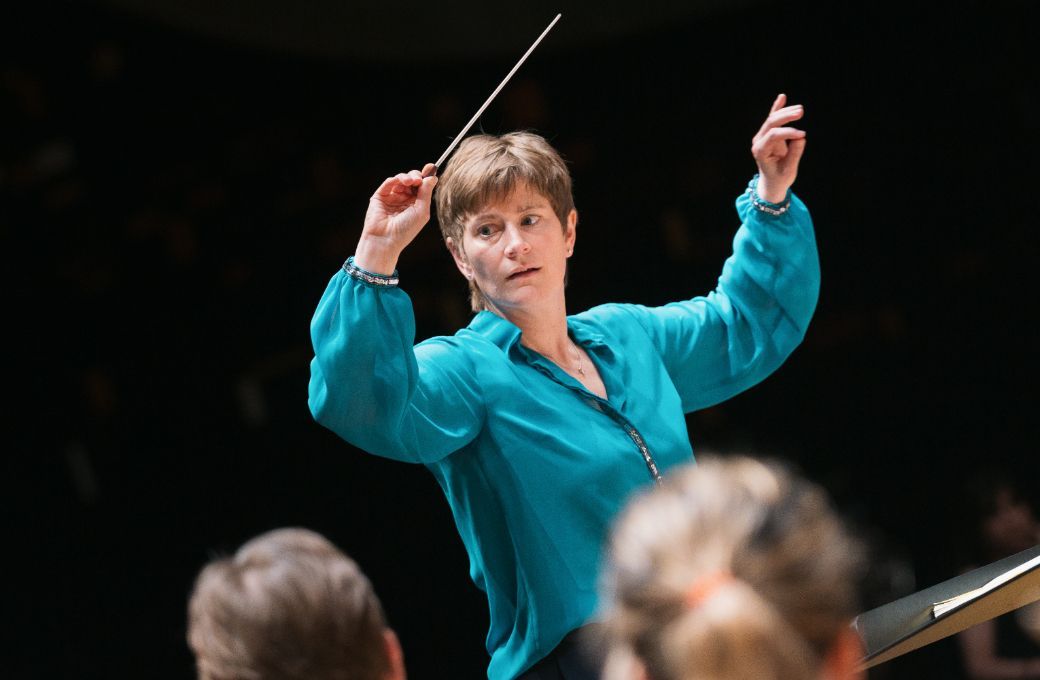 Anja Bihlmaier en r&eacute;p&eacute;tition avec l'Orchestre de Paris &copy; R&eacute;my El Siba&iuml;e