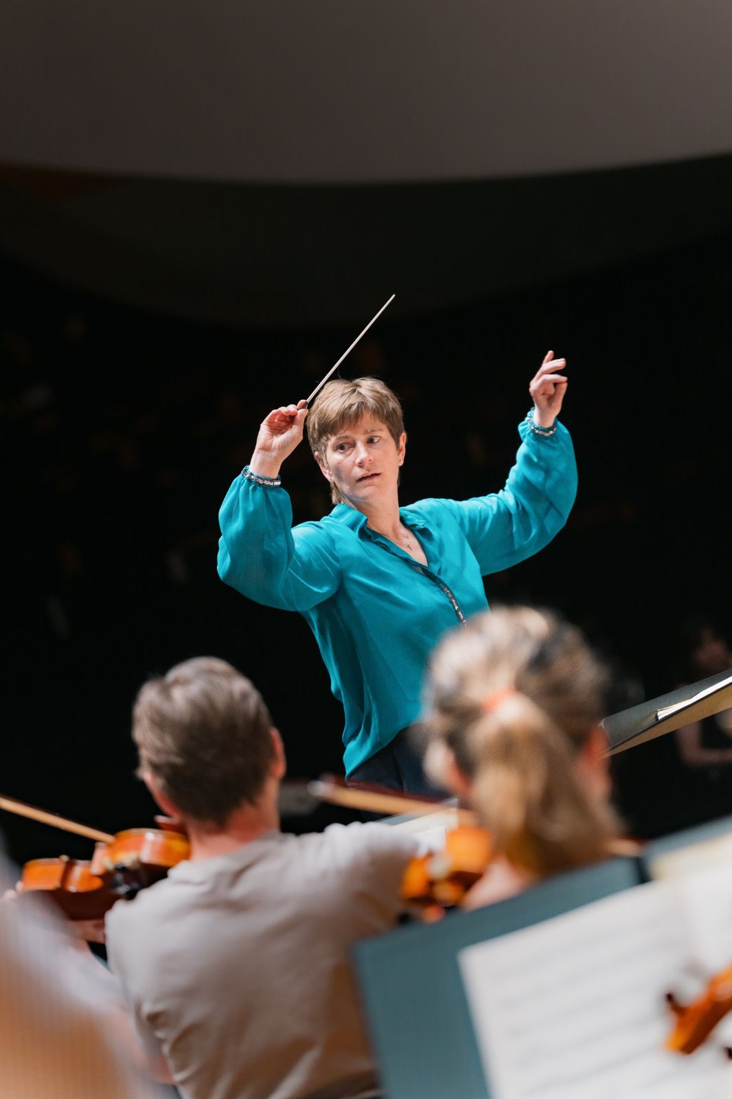 Anja Bihlmaier en répétition avec l'Orchestre de Paris &copy; Rémy El Sibaïe