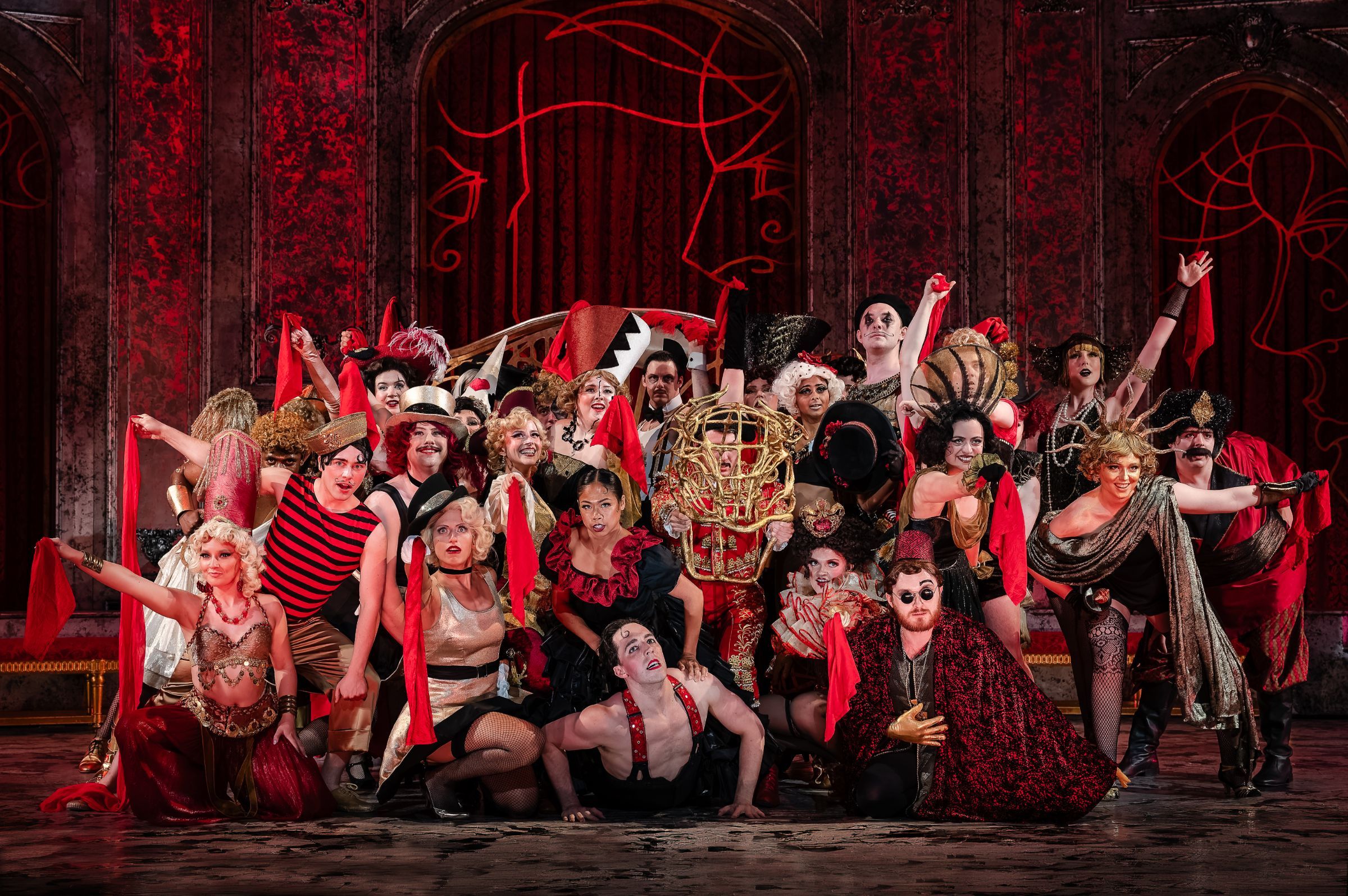 <i>La traviata</i> Act 2 Scene 2 &copy; Julain Guidera