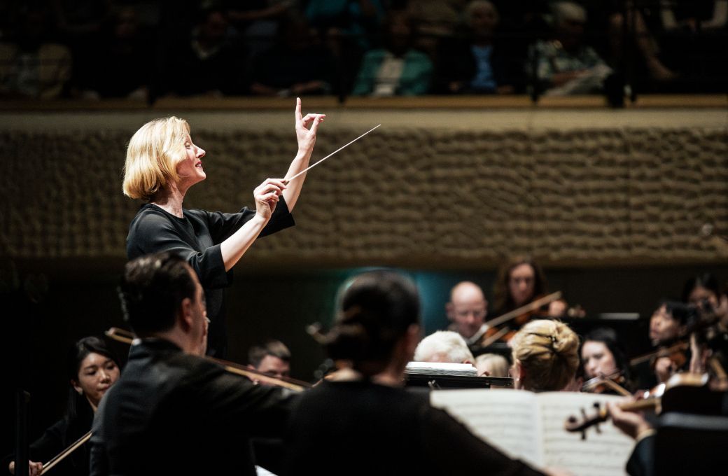 Joana Mallwitz conducts the Konzerthausorchester Berlin &copy; Gesche J&auml;ger