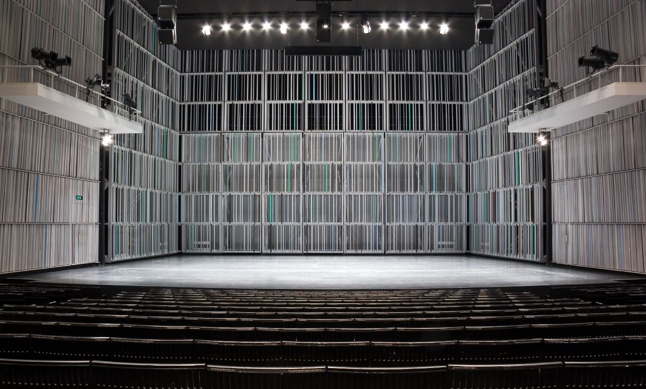 Interior - Main Stage &copy; Jens Compernolle