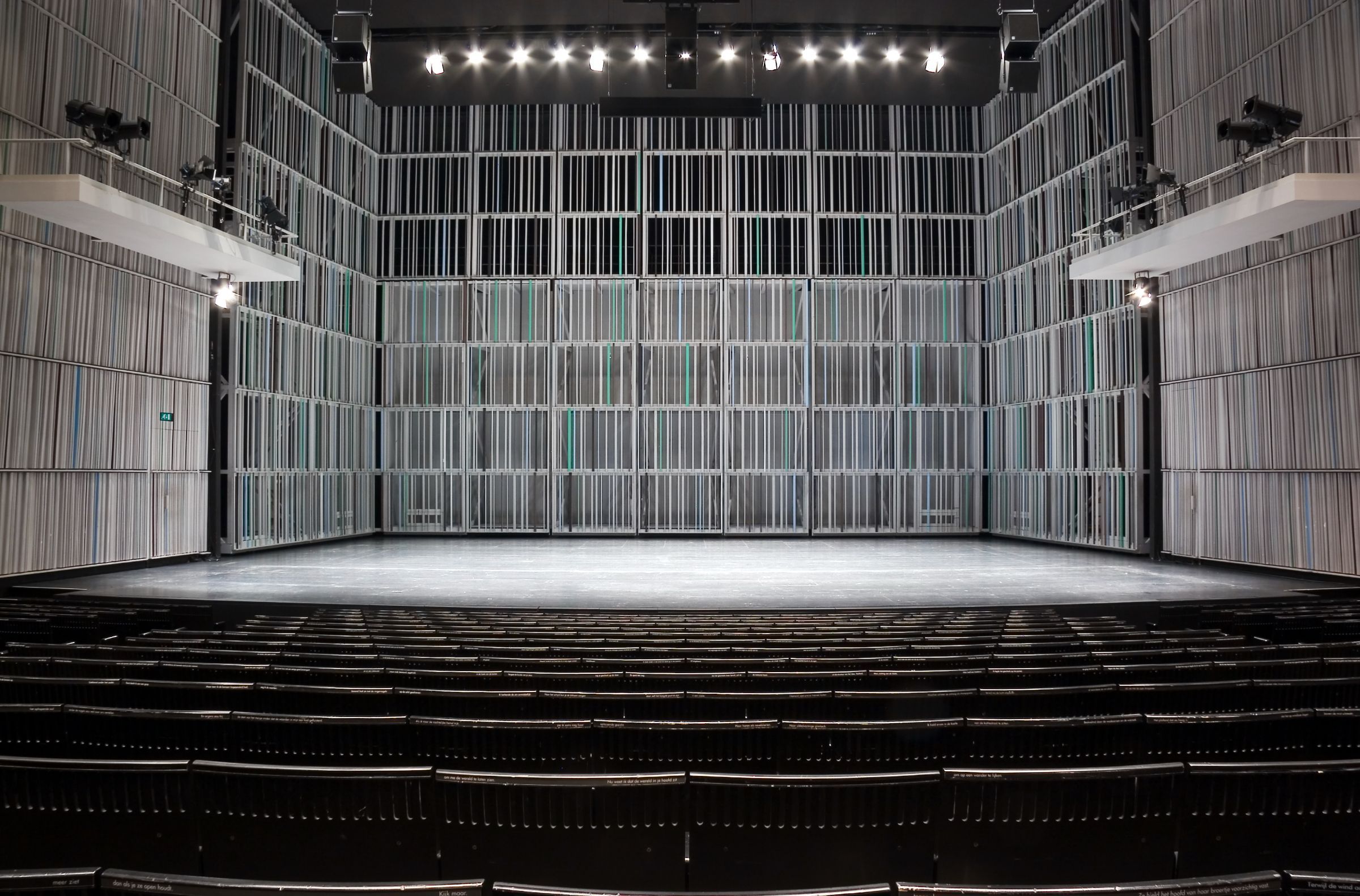 Interior - Main Stage &copy; Jens Compernolle