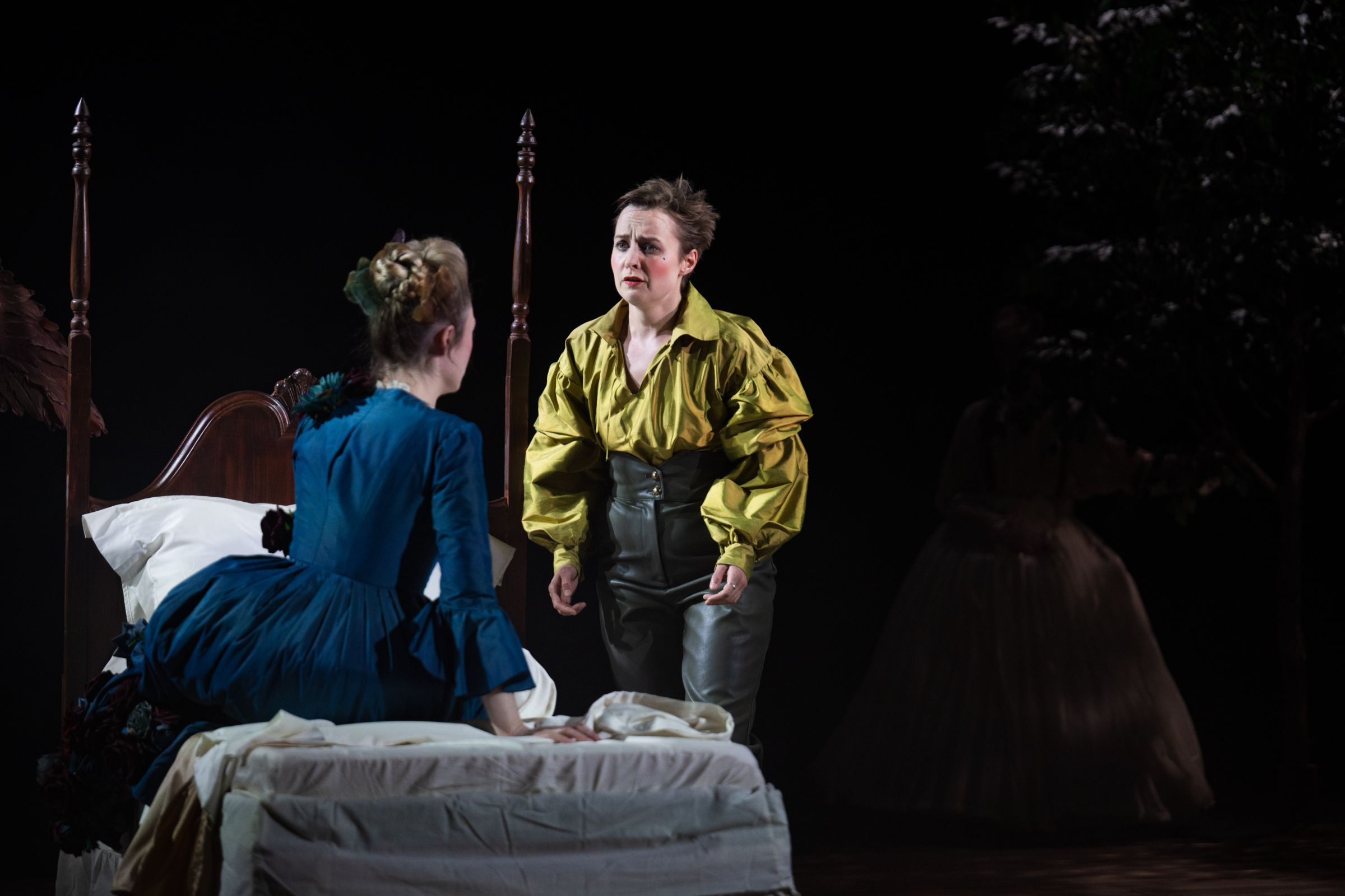 Kelli-Ann Masterson (Dorinda) and Katie Bray (Medoro) &copy; Matthew Williams-Ellis